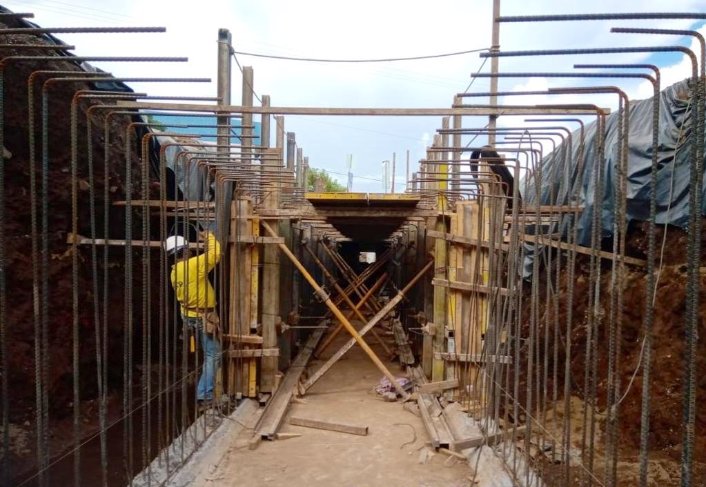 Obras Públicas construye drenajes correspondientes al Paquete I del Periférico Gerardo Barrios obras-publicas-construye-drenajes-correspondientes-al-paquete-i-del-periferico-gerardo-barrios
